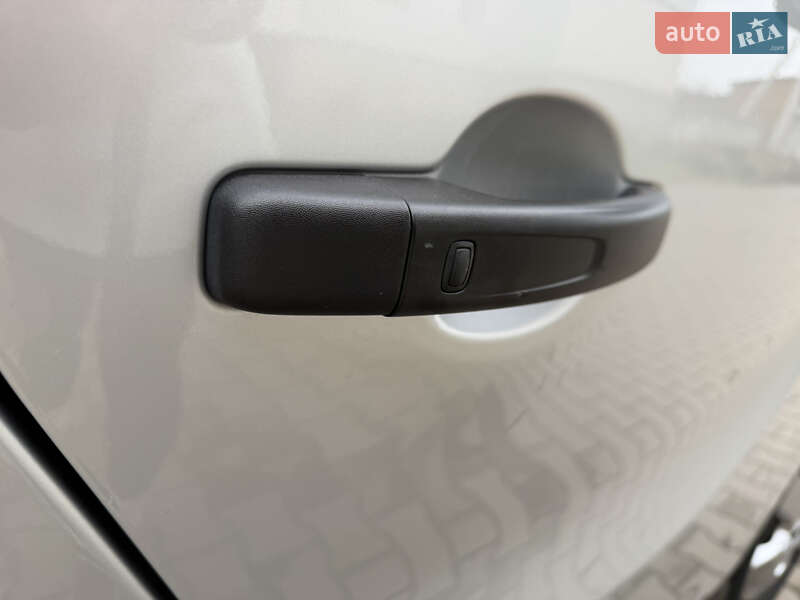 Грузопассажирский фургон Renault Trafic 2017 в Дубно