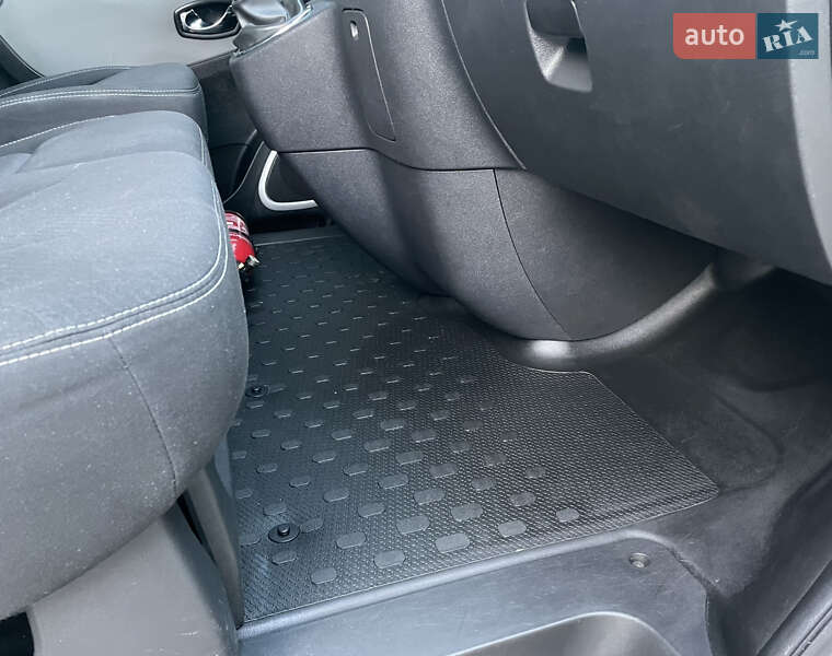 Вантажопасажирський фургон Renault Trafic 2018 в Києві