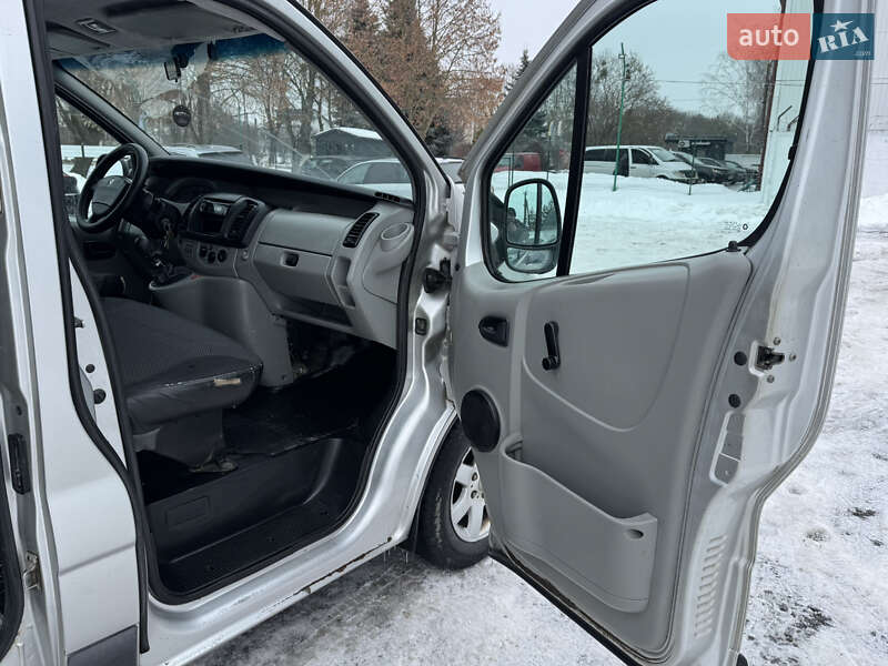 Минивэн Renault Trafic 2004 в Ровно