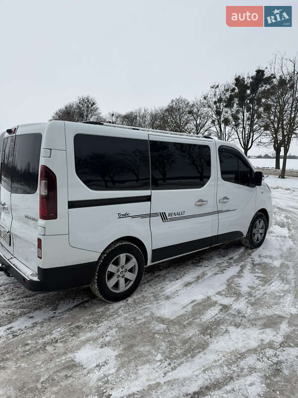 Мінівен Renault Trafic 2015 в Володимирі