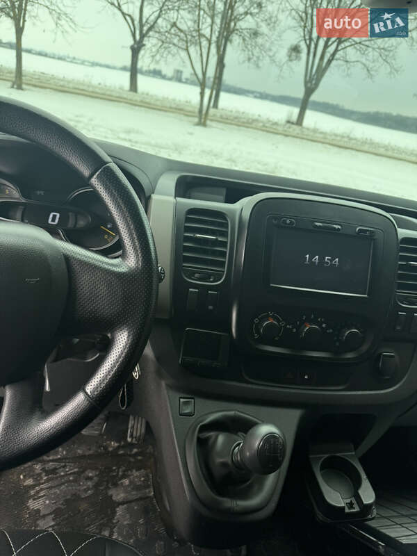 Мінівен Renault Trafic 2015 в Володимирі