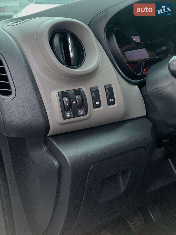 Мінівен Renault Trafic 2015 в Володимирі