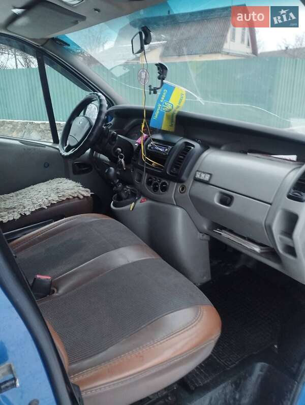 Мінівен Renault Trafic 2004 в Звягелі
