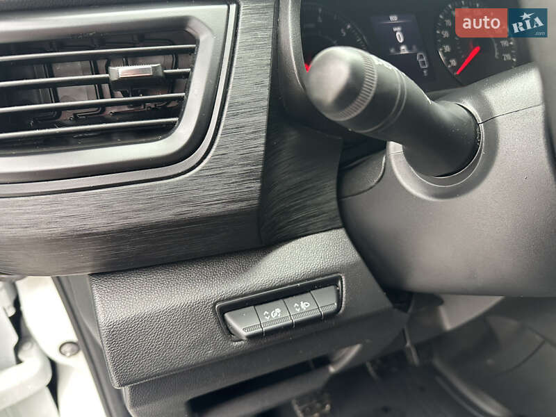 Вантажний фургон Renault Trafic 2023 в Дрогобичі