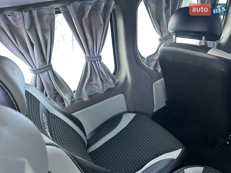 Минивэн Renault Trafic 2007 в Делятине