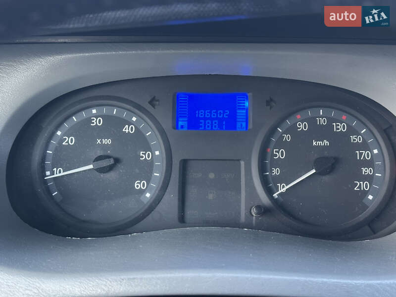 Минивэн Renault Trafic 2007 в Делятине