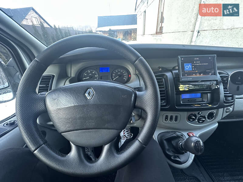 Минивэн Renault Trafic 2007 в Делятине