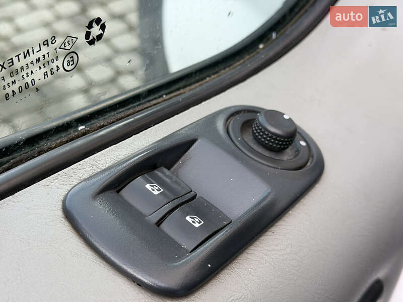 Минивэн Renault Trafic 2004 в Львове