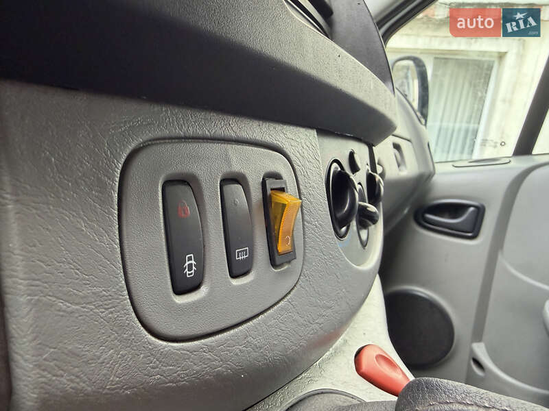 Минивэн Renault Trafic 2004 в Львове