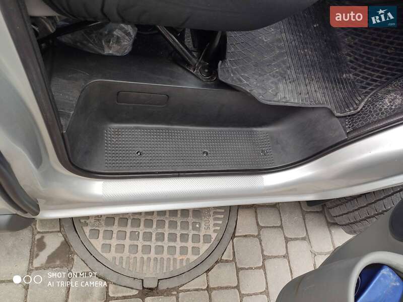 Мінівен Renault Trafic 2009 в Львові фото 13 Мінівен Renault Trafic 2009 в Львові