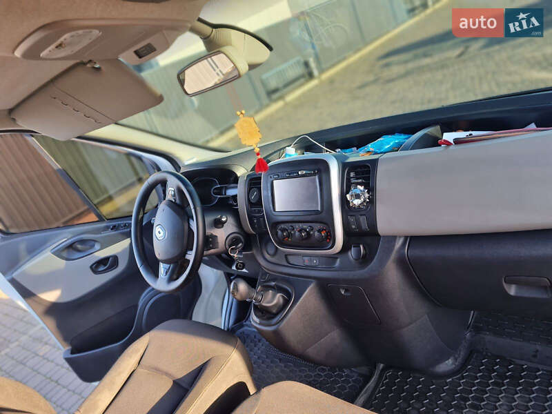Вантажний фургон Renault Trafic 2017 в Мукачевому