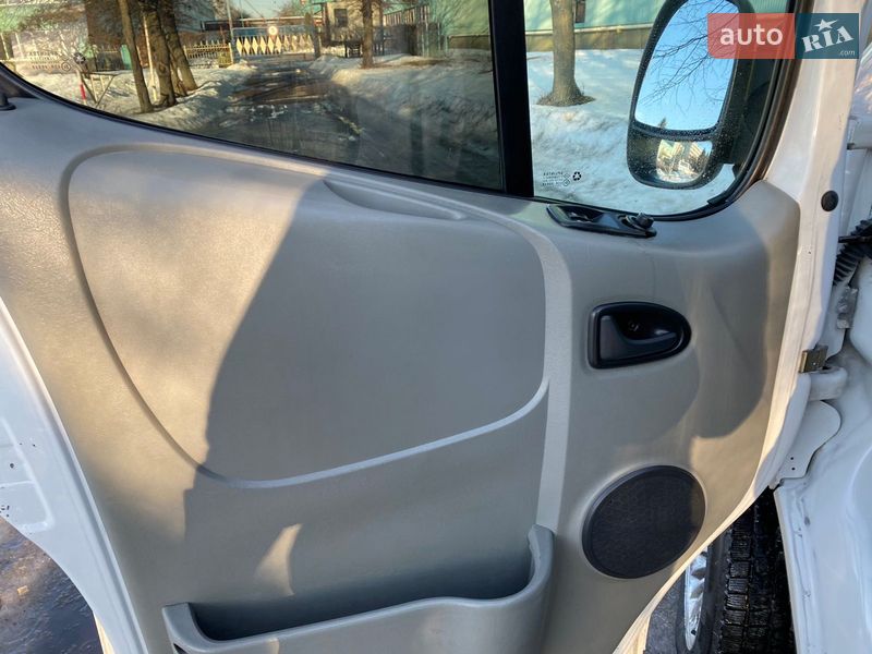 Мінівен Renault Trafic 2004 в Житомирі