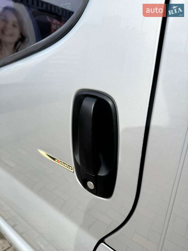 Минивэн Renault Trafic 2009 в Шаргороде