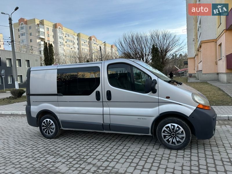 Грузопассажирский фургон Renault Trafic 2003 в Каменец-Подольском