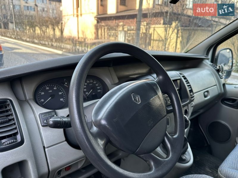 Грузопассажирский фургон Renault Trafic 2003 в Каменец-Подольском