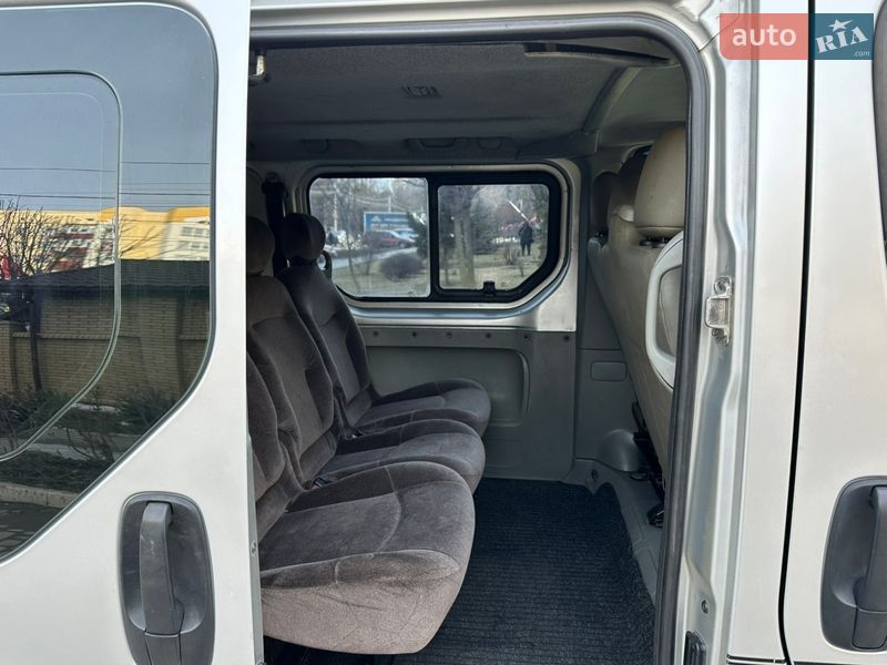 Грузопассажирский фургон Renault Trafic 2003 в Каменец-Подольском