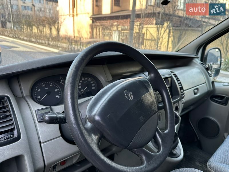 Грузопассажирский фургон Renault Trafic 2003 в Каменец-Подольском