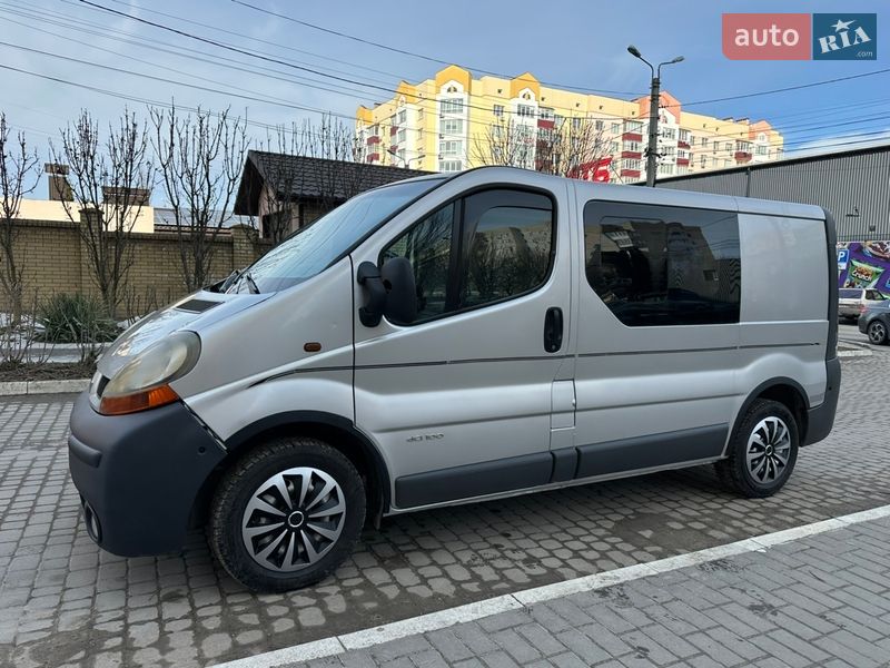 Грузопассажирский фургон Renault Trafic 2003 в Каменец-Подольском