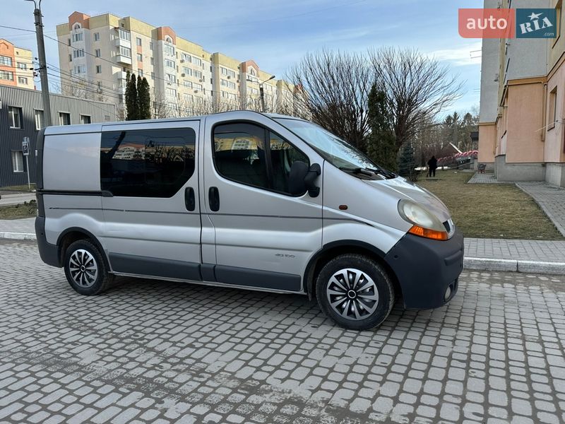 Грузопассажирский фургон Renault Trafic 2003 в Каменец-Подольском