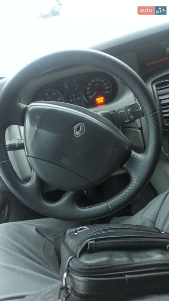 Грузопассажирский фургон Renault Trafic 2003 в Львове