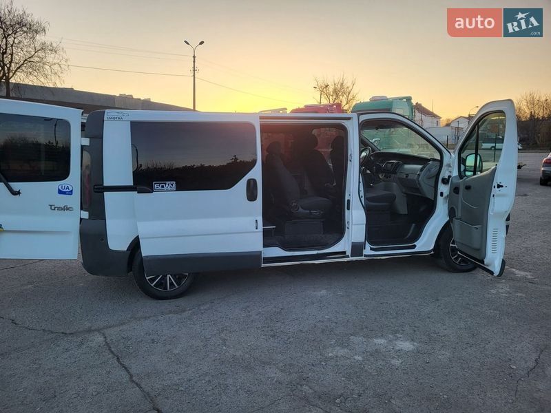 Мінівен Renault Trafic 2004 в Хмельницькому