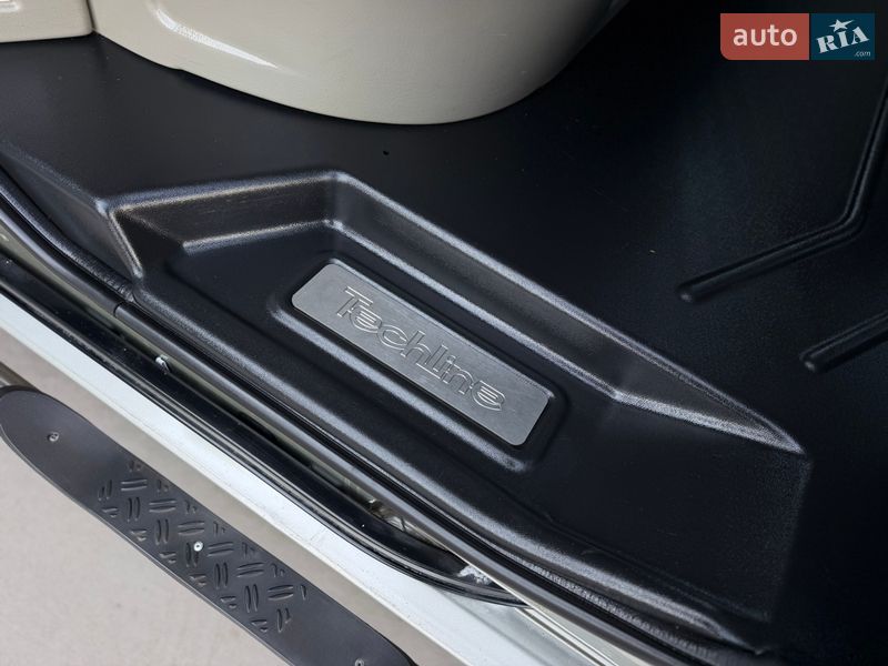 Вантажопасажирський фургон Renault Trafic 2012 в Дубні