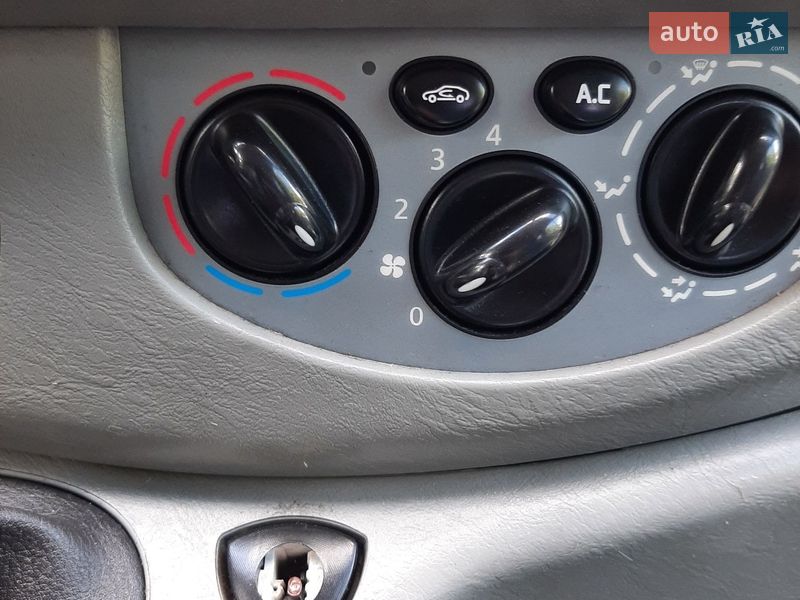 Грузопассажирский фургон Renault Trafic 2010 в Полтаве