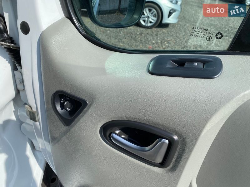 Минивэн Renault Trafic 2012 в Луцке фото 15 Минивэн Renault Trafic 2012 в Луцке