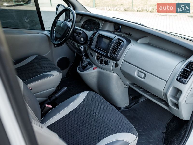 Минивэн Renault Trafic 2007 в Баре фото 19 Минивэн Renault Trafic 2007 в Баре