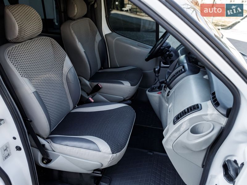 Минивэн Renault Trafic 2007 в Баре фото 18 Минивэн Renault Trafic 2007 в Баре