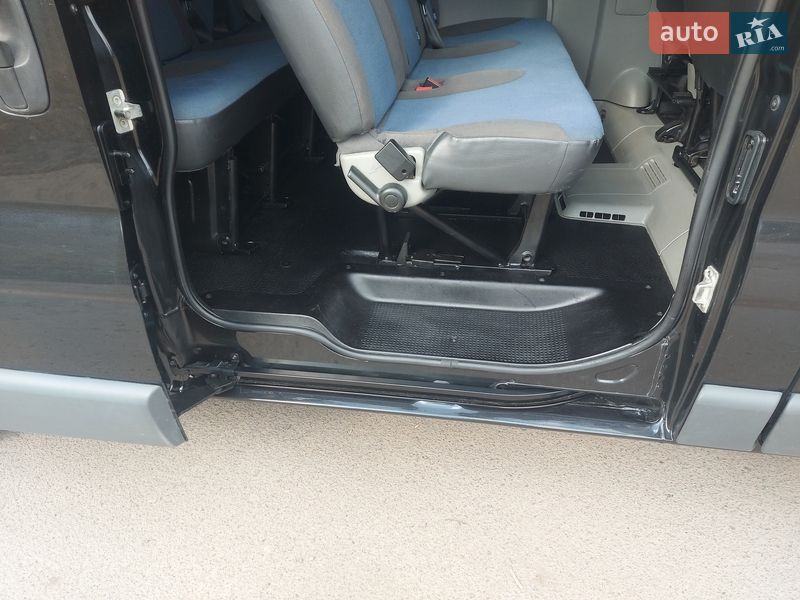 Грузопассажирский фургон Renault Trafic 2012 в Ровно фото 35 Грузопассажирский фургон Renault Trafic 2012 в Ровно