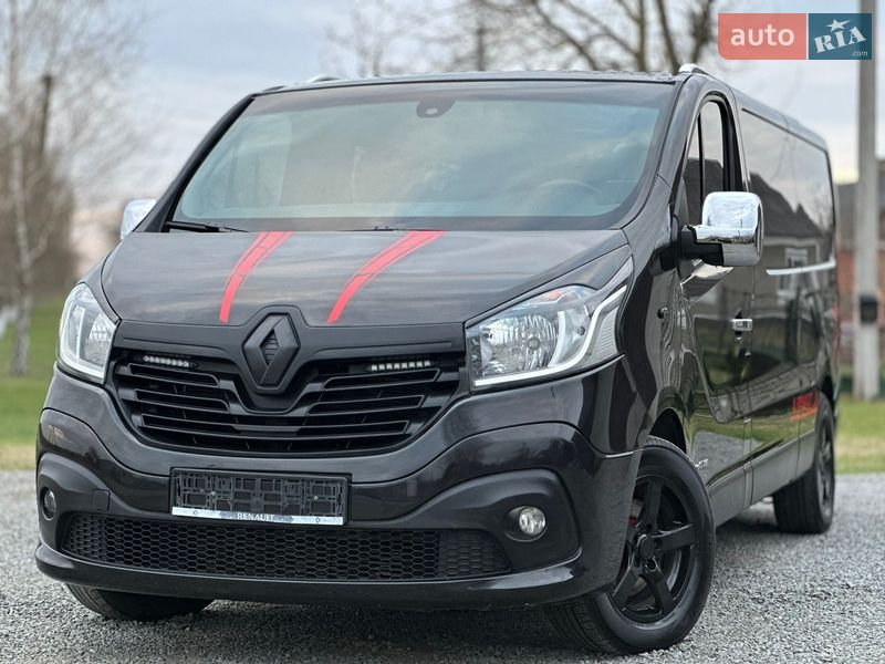 Минивэн Renault Trafic 2016 в Млинове