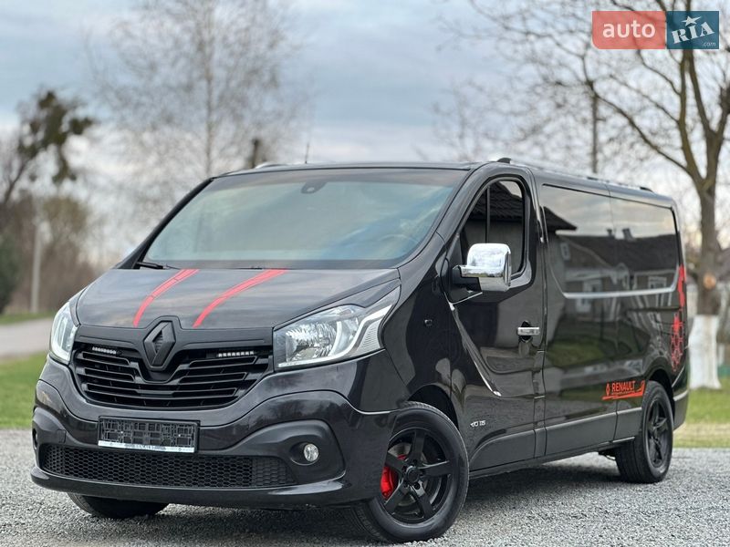 Минивэн Renault Trafic 2016 в Млинове