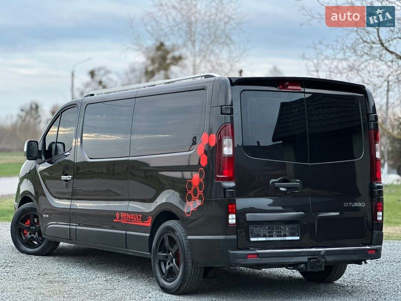 Минивэн Renault Trafic 2016 в Млинове