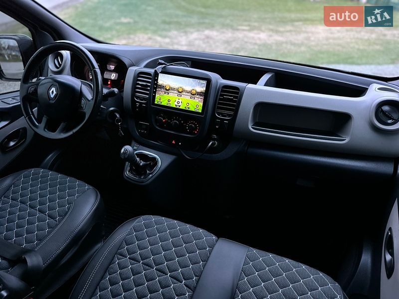 Минивэн Renault Trafic 2016 в Млинове