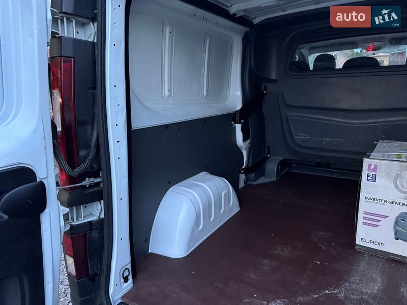 Грузопассажирский фургон Renault Trafic 2016 в Луцке