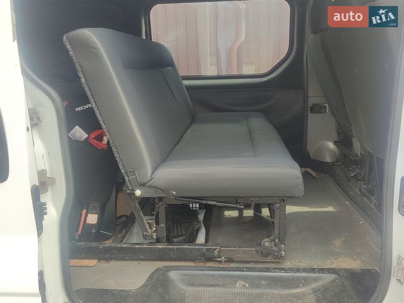 Вантажопасажирський фургон Renault Trafic 2003 в Києві