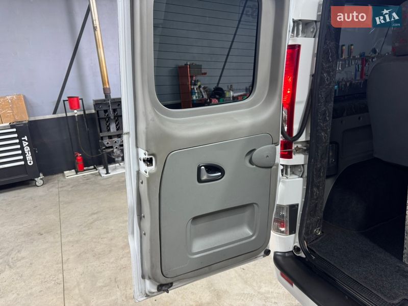 Минивэн Renault Trafic 2002 в Владимире фото 32 Минивэн Renault Trafic 2002 в Владимире