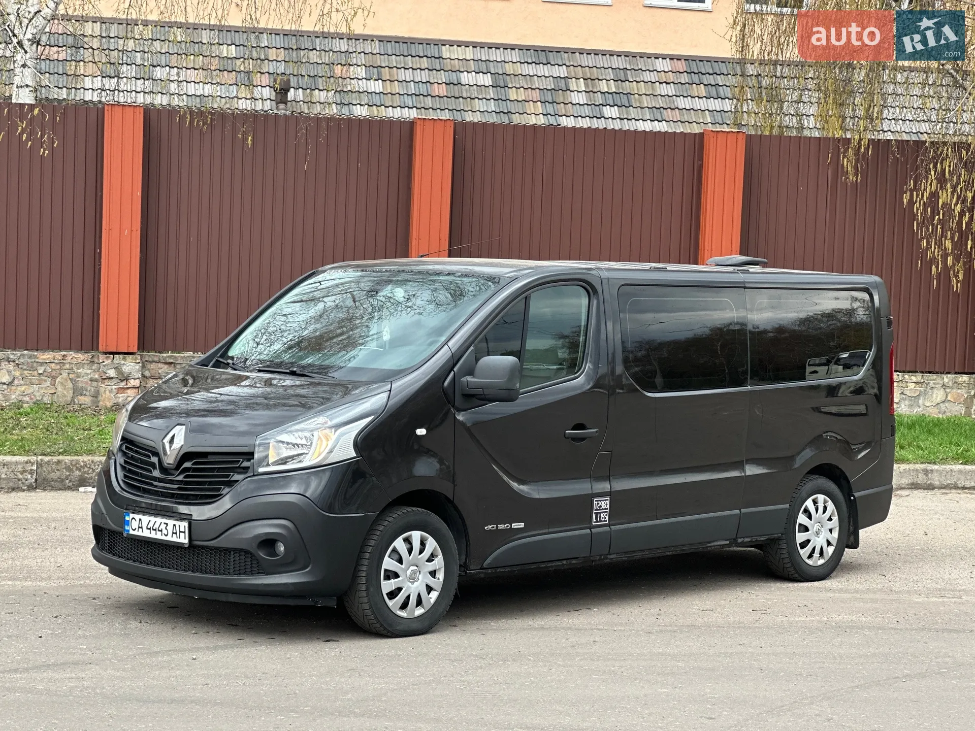 2015 Renault Trafic - мініатюра 2