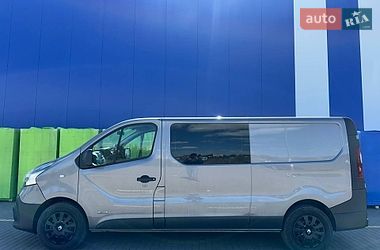 Грузопассажирский фургон Renault Trafic 2015 в Ровно