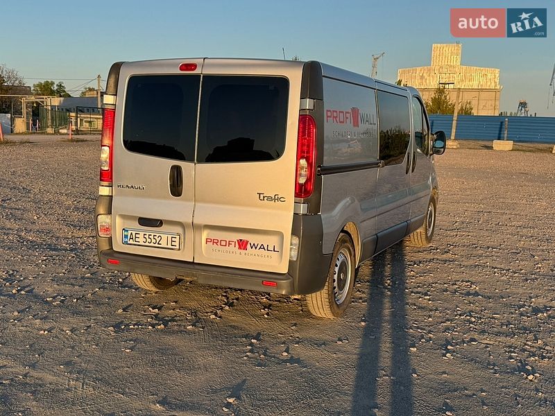 Вантажопасажирський фургон Renault Trafic 2012 в Дніпрі