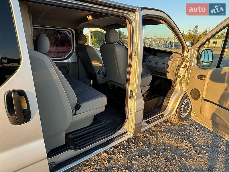Вантажопасажирський фургон Renault Trafic 2012 в Дніпрі