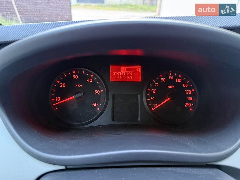 Вантажопасажирський фургон Renault Trafic 2012 в Дніпрі