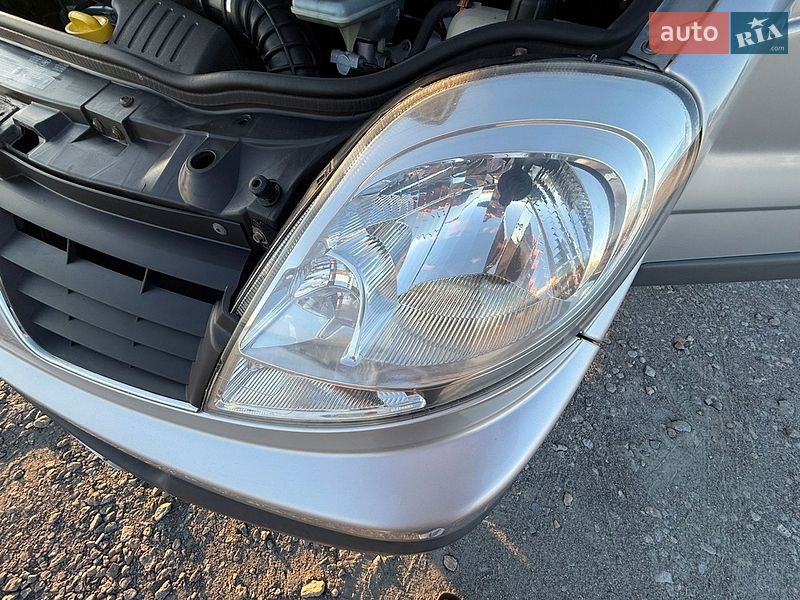 Вантажопасажирський фургон Renault Trafic 2012 в Дніпрі