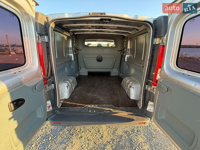Вантажопасажирський фургон Renault Trafic 2012 в Дніпрі