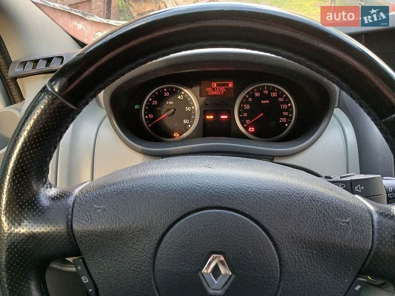 Мінівен Renault Trafic 2011 в Конотопі