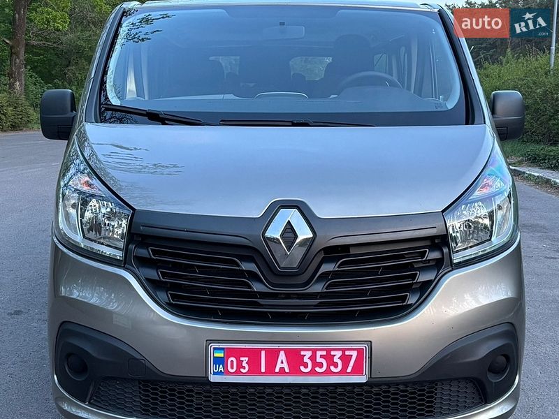 Минивэн Renault Trafic 2015 в Луцке