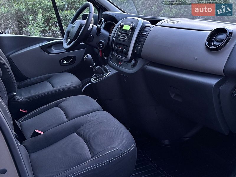 Минивэн Renault Trafic 2015 в Луцке