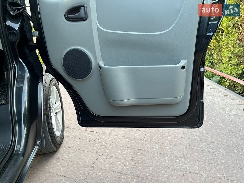 Грузовой фургон Renault Trafic 2012 в Бродах
