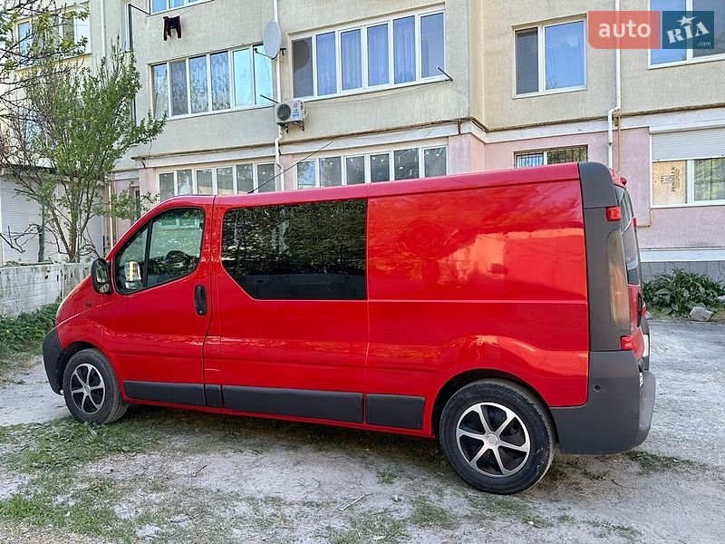 Грузопассажирский фургон Renault Trafic 2006 в Каменец-Подольском